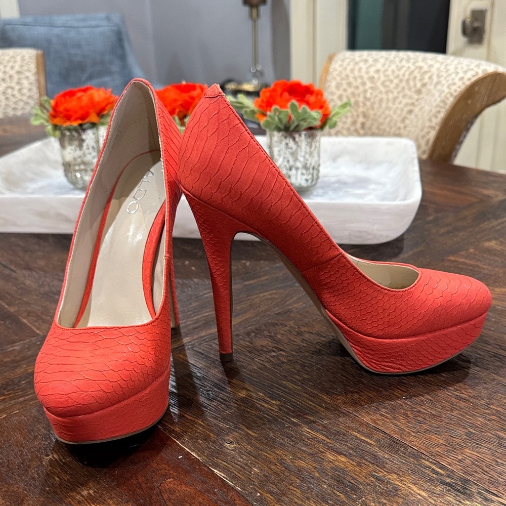 LIKE NEW!! Aldo Vibrant Coral Textured Heels